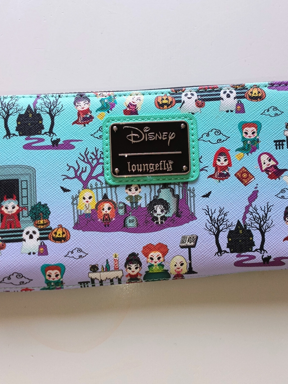 Loungefly Aqua and Lavender Hocus Pocus Chibi Wallet Like New Condition